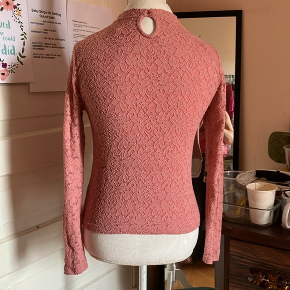 Stretch pink lace top with a pink lining by Streetwear Society size medium. - Picture 2 of 3